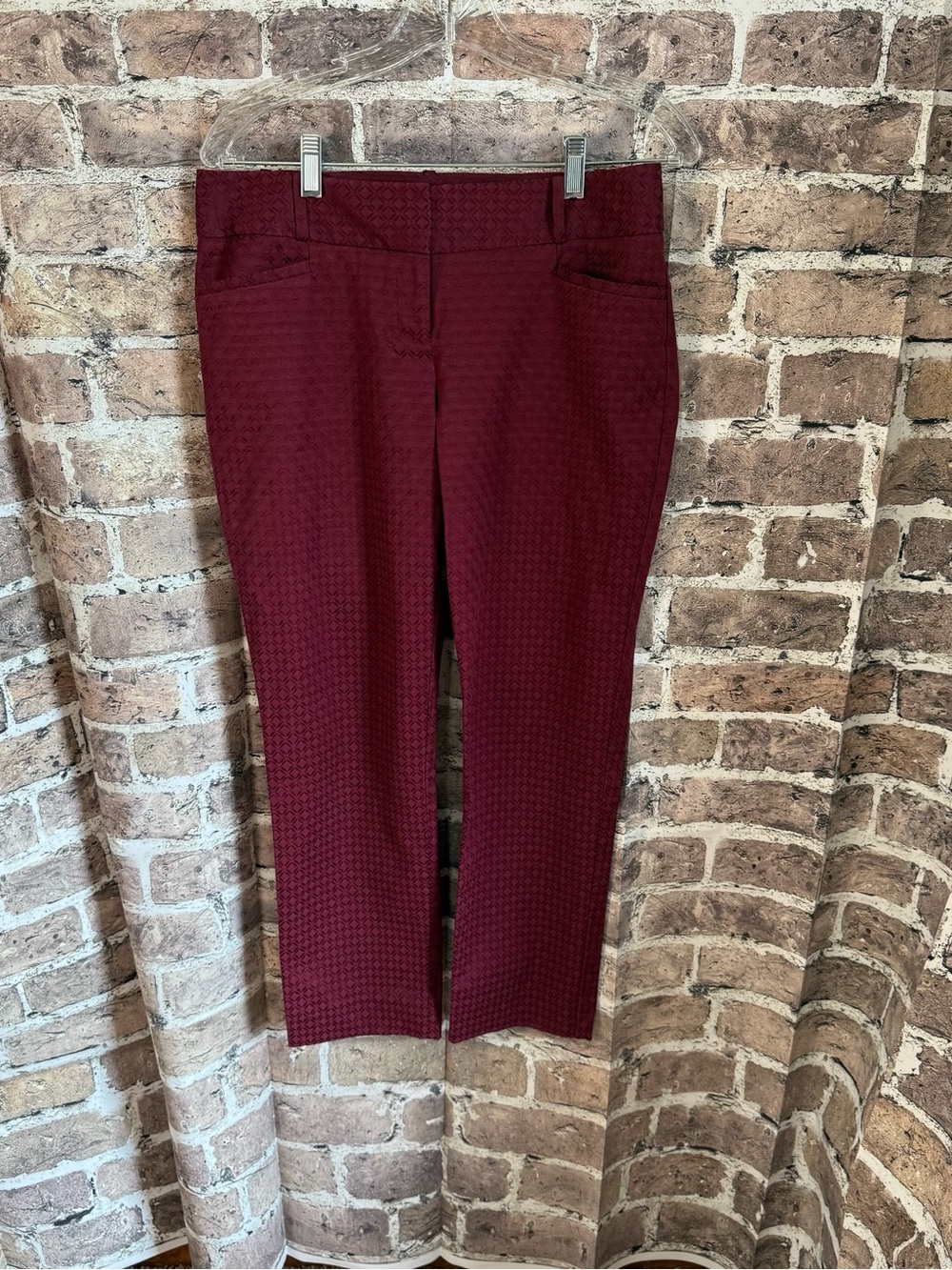 The Limited Women’s Size 6 Burgundy Textured Jacquard Slim Ankle Pants Stretch